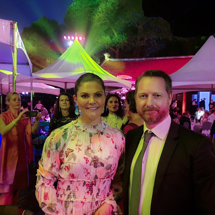 Vår seniora rådgivare Tommy Vestlie står jämte Kronprinsessan Viktoria under High Level Business toppmöte i Vietnam.
